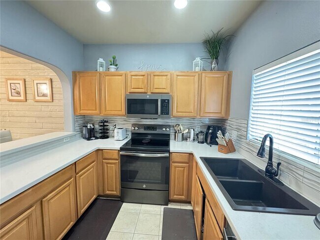 Building Photo - 12350 Destiny Dr