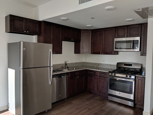 Interior Photo - 4708 Oakwood Ave