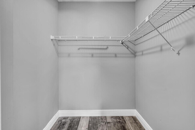 Building Photo - 4158 Inverrary Dr