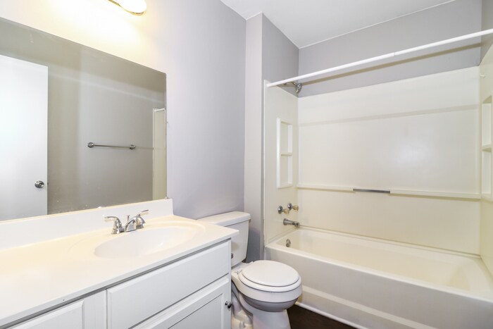 Building Photo - 1919 Calgary Trail