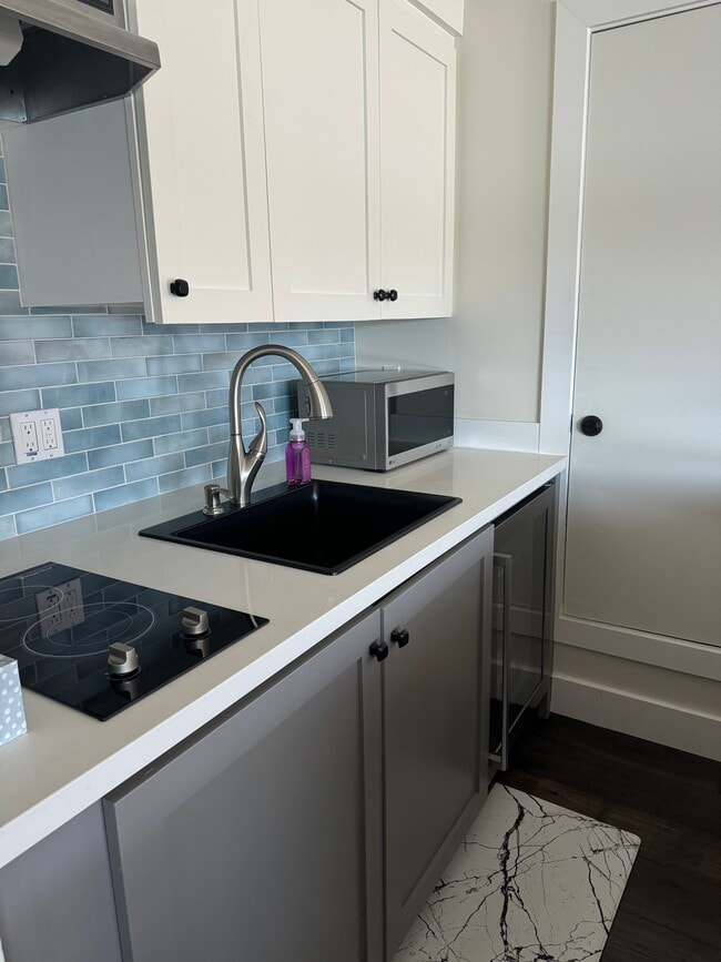 Building Photo - 686 Port Dr