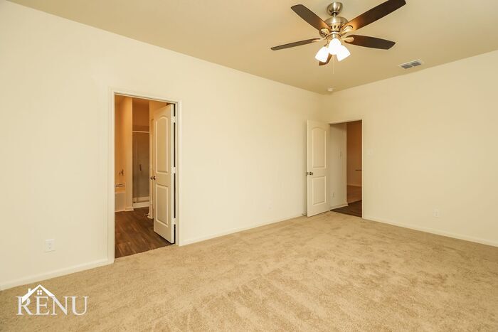 Building Photo - 11002 Chatham Ct