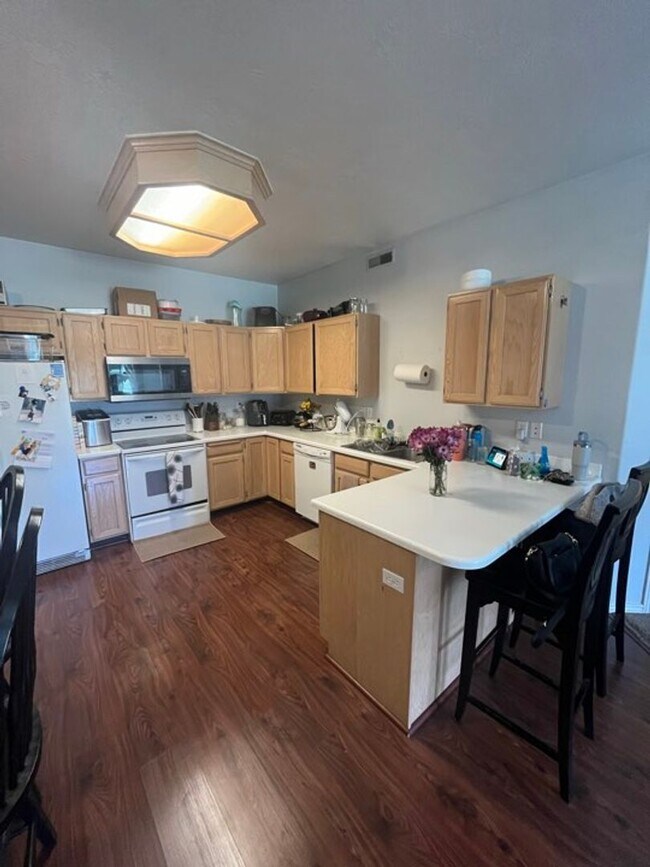 Building Photo - Bedroom Available in Provo