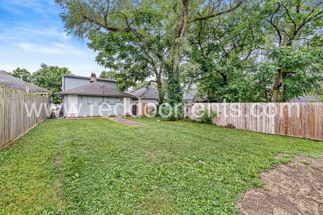 Building Photo - Your Perfect Indy Home is Waiting at 970 E...