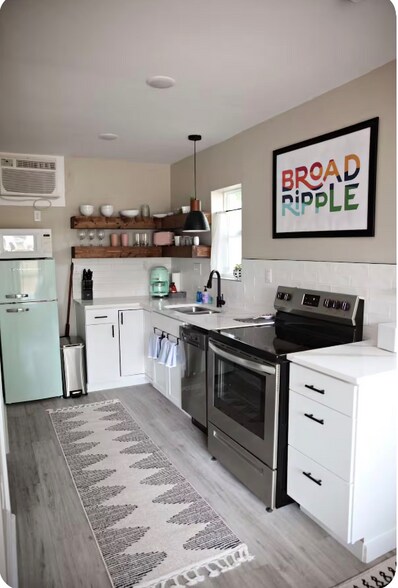 Building Photo - 5920 Rosslyn Ave