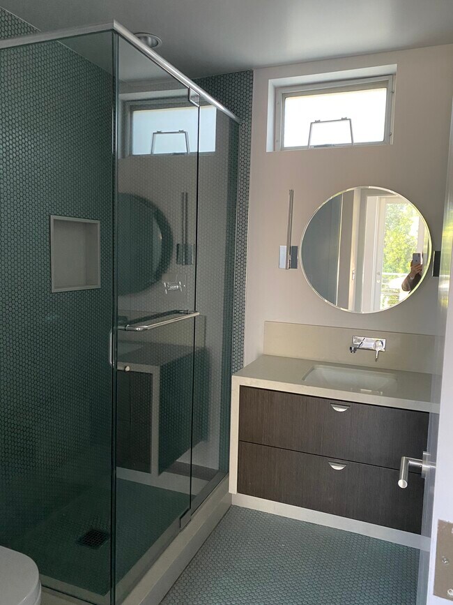 2nd bath - 1854 Stoner Ave