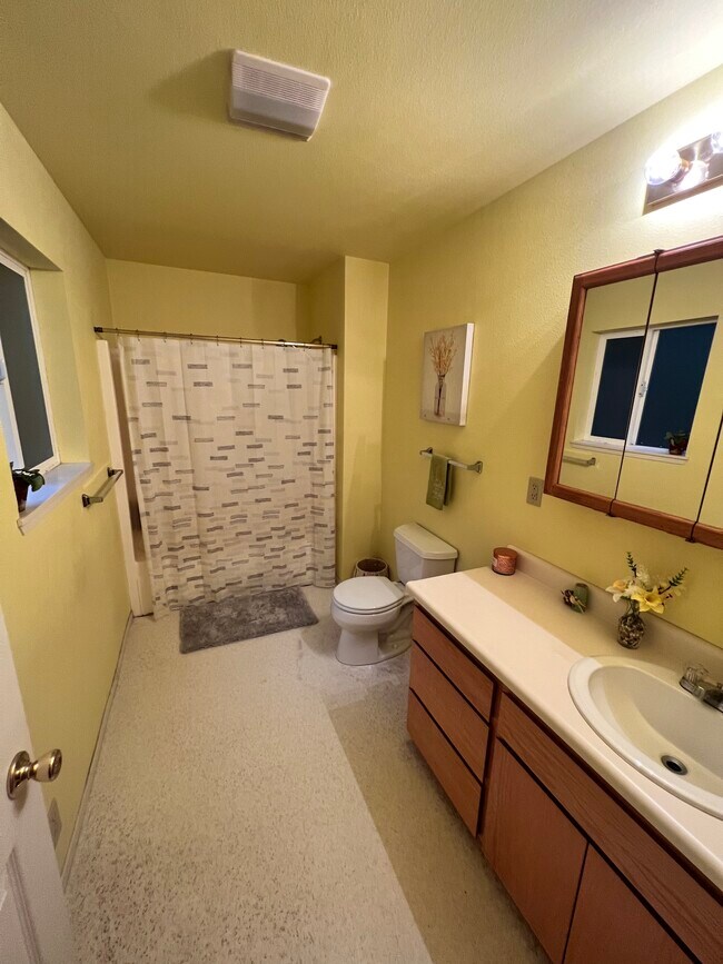 Building Photo - 21896 Fallview Dr