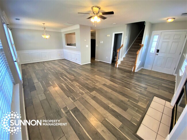Building Photo - Adorable 3 BR 2.5 BA Updated House + Garage