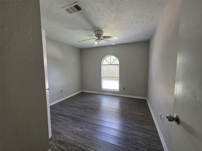 Building Photo - 6918 Kearney Dr