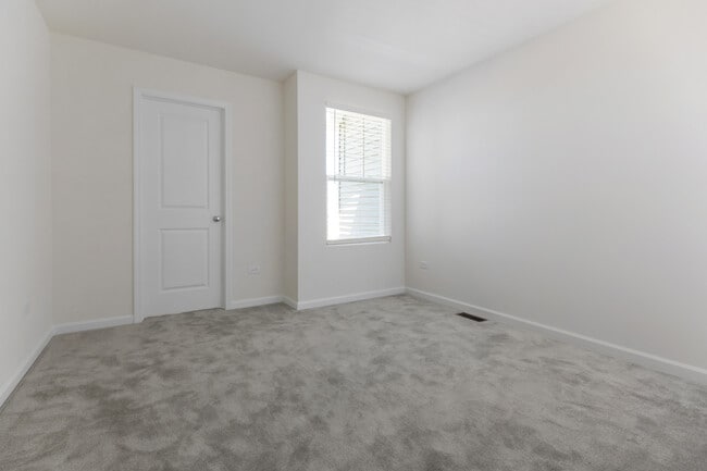 Building Photo - 2260 Horseshoe Cir