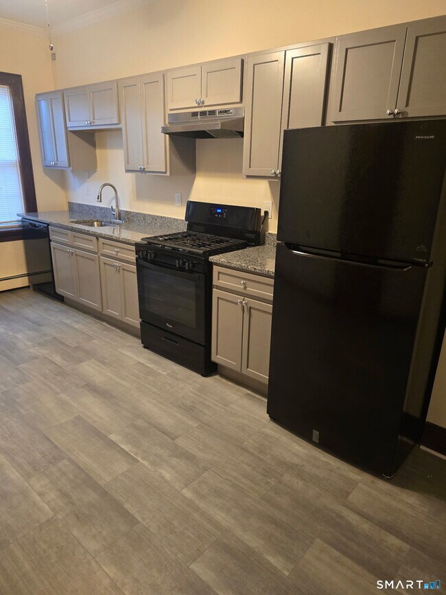 Building Photo - 192 Dwight St