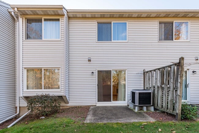 Building Photo - 705 Lake Ave