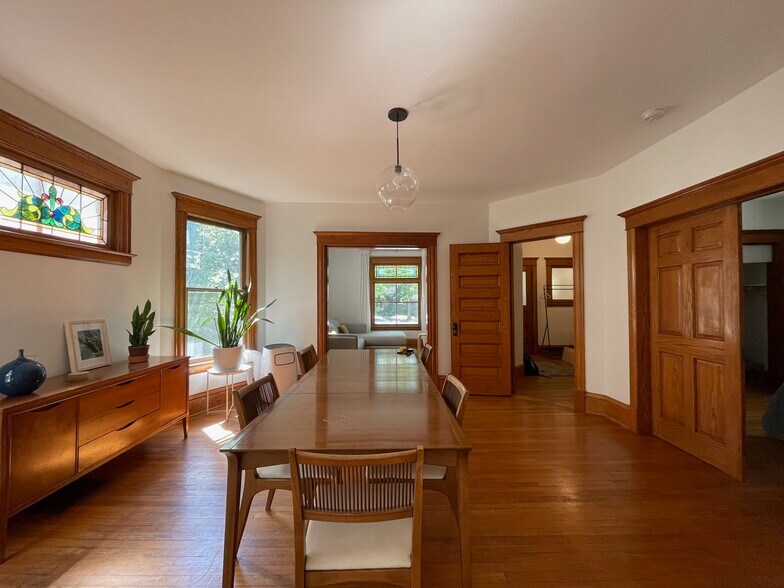 Building Photo - 2221 26th Ave S