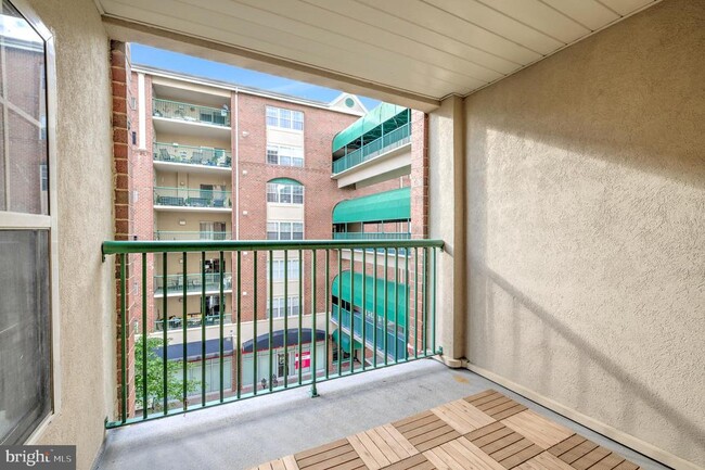 Building Photo - 6146 Main St