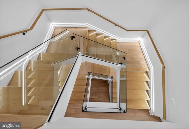 Building Photo - 3236 Mercer St