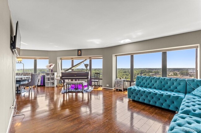 Building Photo - 5000 Town Center Dr