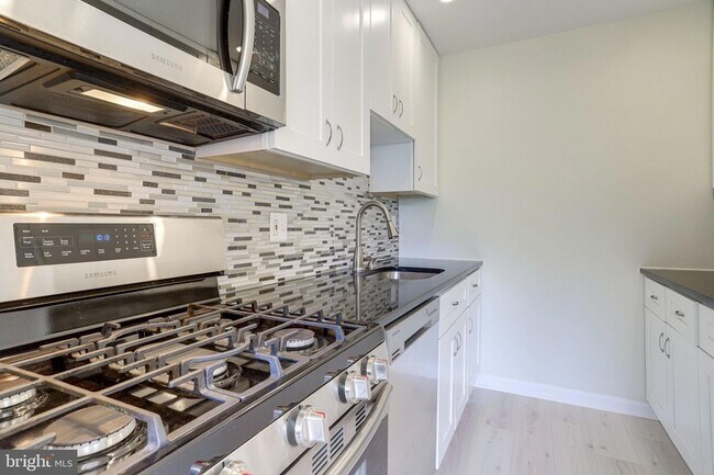 Building Photo - 3515 Washington Blvd