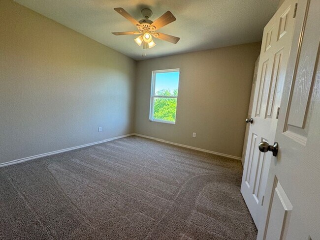 Building Photo - Super Nice! Featuring 4 bedroom/ 3 bath
