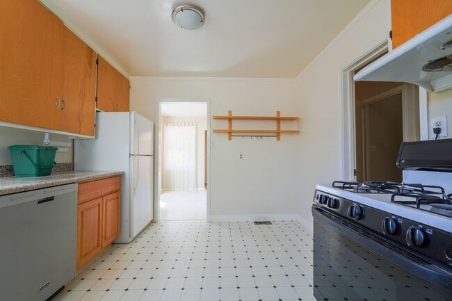 Building Photo - Single Family Home