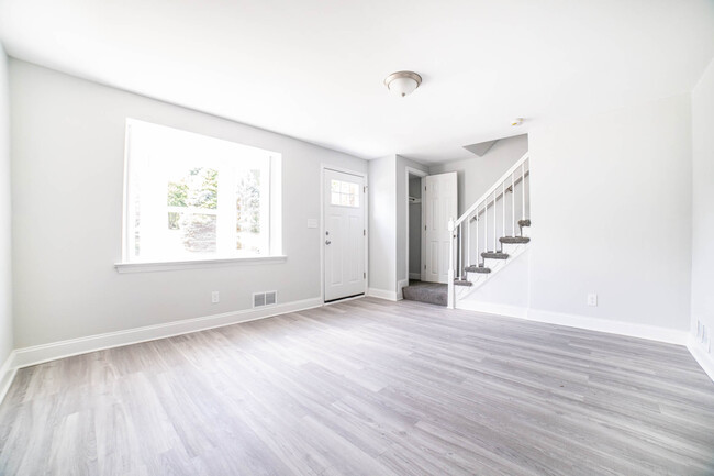 Building Photo - 7701 Paddock Way