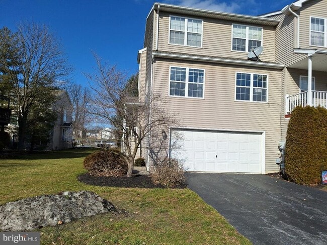 Building Photo - 155 Woodside Ct
