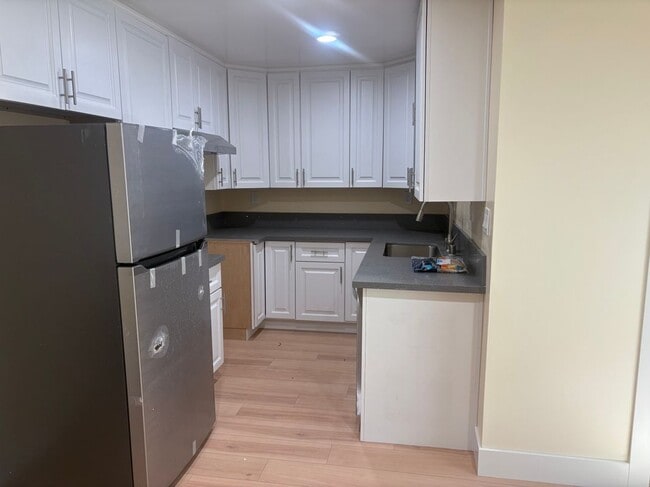 Primary Photo - 23335 Hartland St