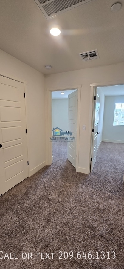 Building Photo - 2104 Ukiah Ct