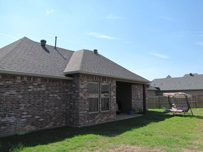 Building Photo - Gated Community... North Bossier...