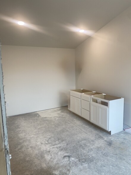 Building Photo - 108 Huntington Dr