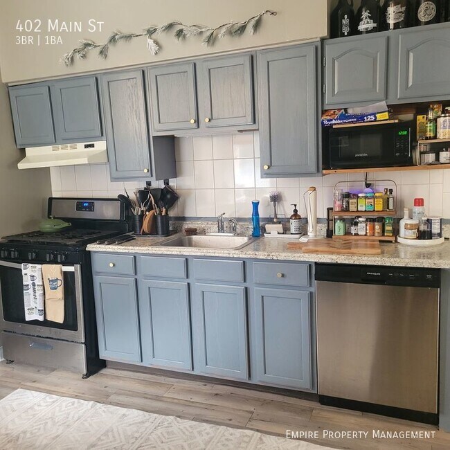 Building Photo - 3 Bedroom / 1 bathroom Home in Hellertown!!