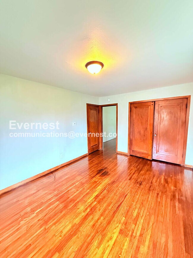 Building Photo - 3812 Drexel Dr