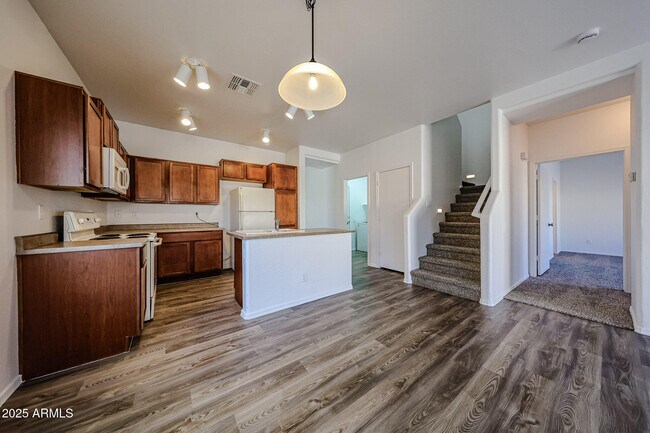 Building Photo - 5318 W Shumway Farm Rd