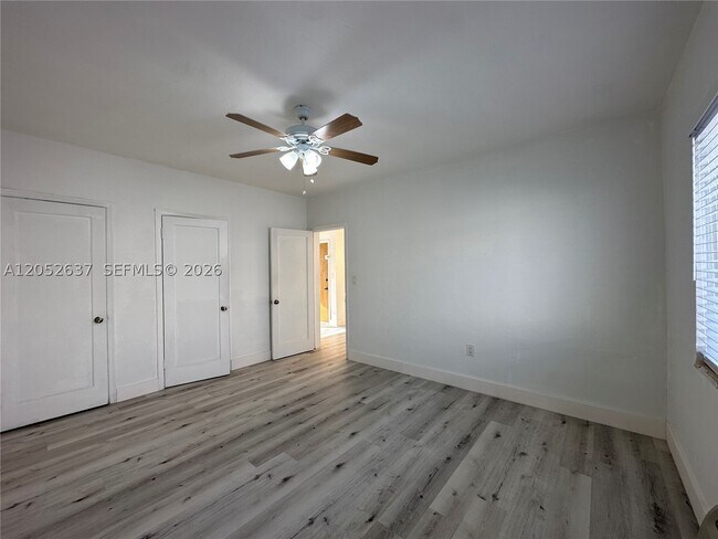 Building Photo - 955 Bay Dr E