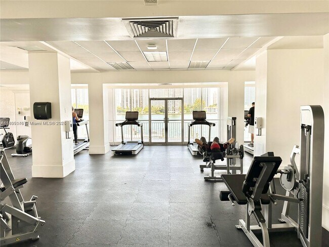 Building Photo - 18031 Biscayne Blvd