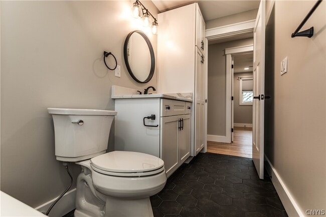 Building Photo - 87 Brown St