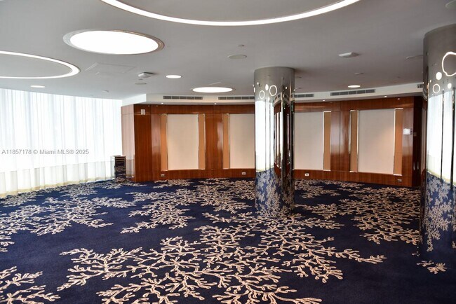 Building Photo - 17475 Collins Ave