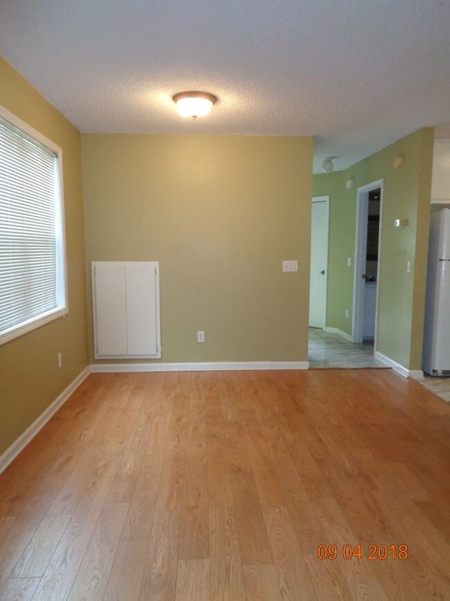 Building Photo - Briarwood West