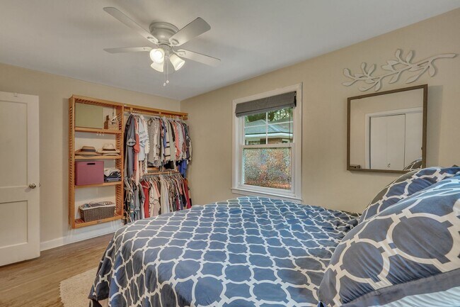 Building Photo - Charming 3-Bedroom Home in Savannah’s Parkside Neighborhood