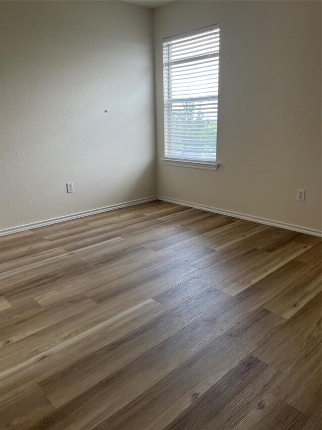 Building Photo - 173 Buttercup Way