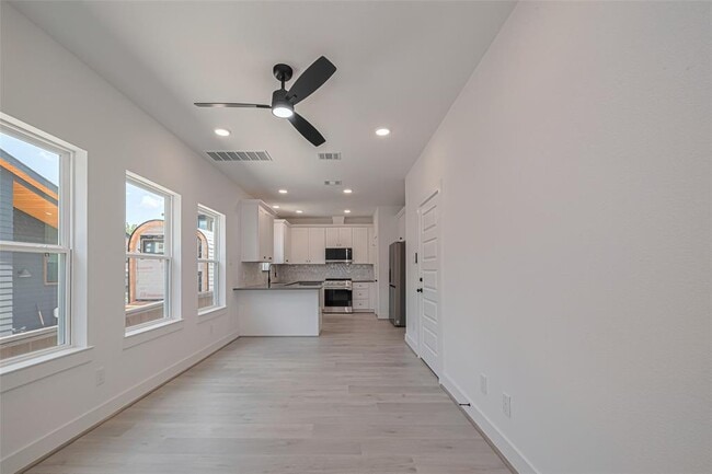 Building Photo - 1350 W 24th St
