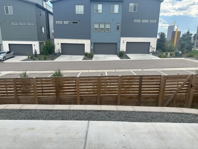 Building Photo - 1566 W 67th Dr