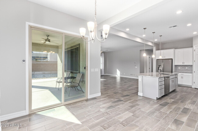 Building Photo - 18335 W Summerhaven Dr