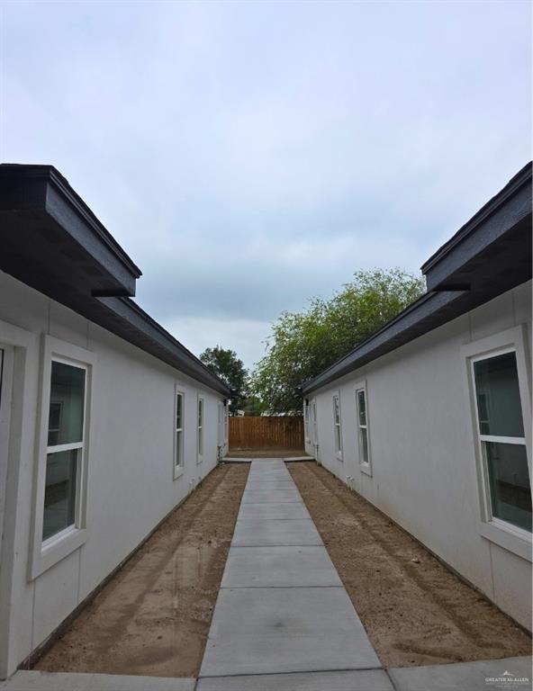 Building Photo - 13 Dragonfly St