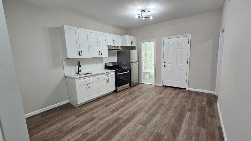 Primary Photo - 30 Oak St