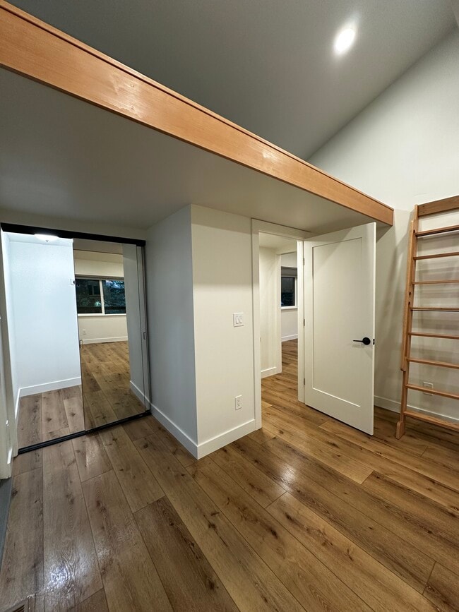 Building Photo - 206 Sequoia Rd