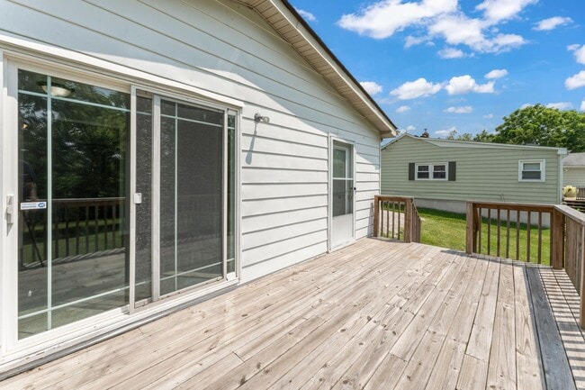 Building Photo - 2 bedroom 1 bath house for rent in Georgetown Indiana