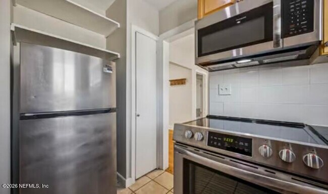 Building Photo - 2159 Riverside Ave