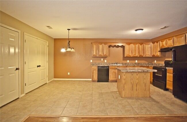 Building Photo - 3012 S B St