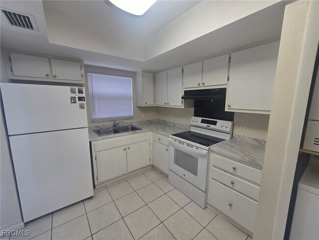 Building Photo - 3815 SE 15th Pl