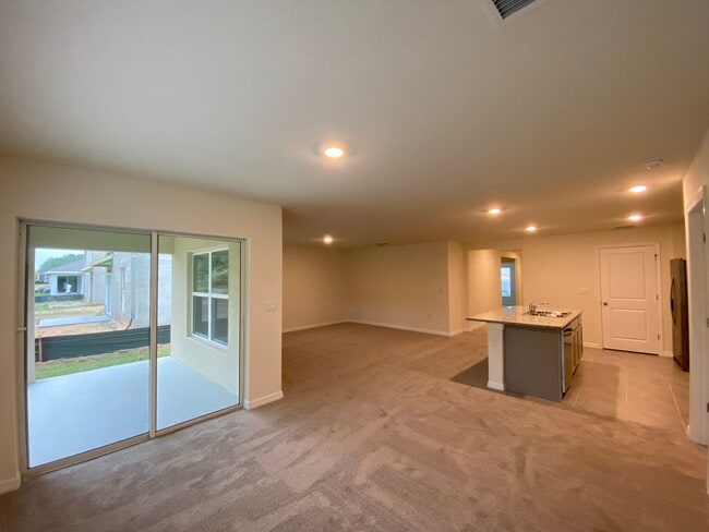 Building Photo - Desirable SE Ocala Neighborhood - Deer Path - 3/2/2 *Won't Last*